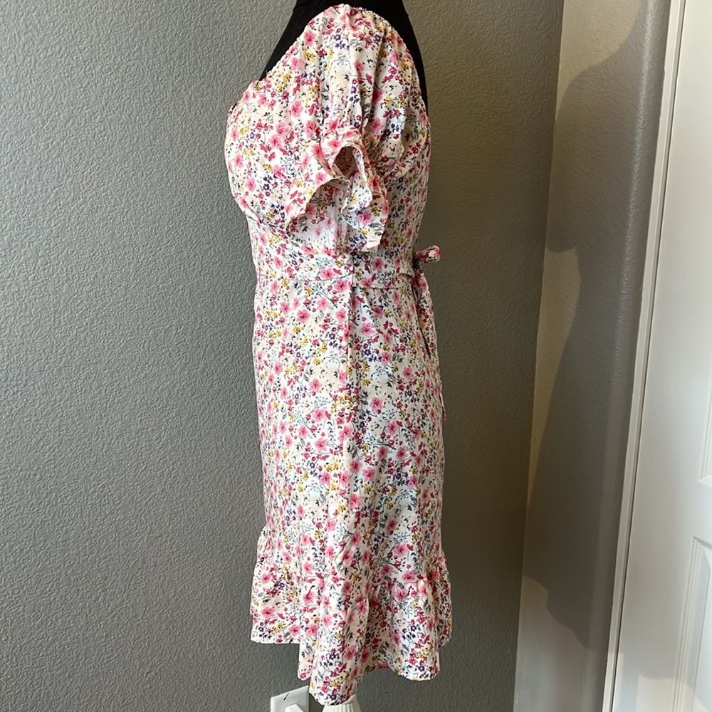SHEIN Allover Floral Pink and White Ruched Mini Dress Size Small - Picture 4 of 9